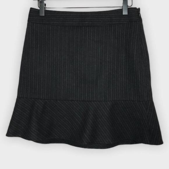 BANANA REPUBLIC black & gray stretch wool pinstripe tulip hem skirt size 4 - Picture 1 of 4